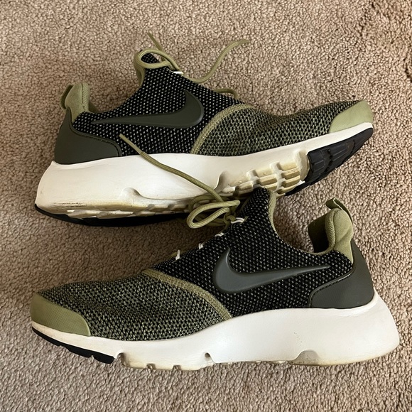 Nike Women’s Gym Shoes size 7 (Olive Green) - Picture 3 of 6